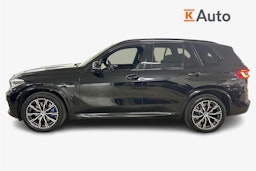 Musta BMW X5 2022 kuva 6.