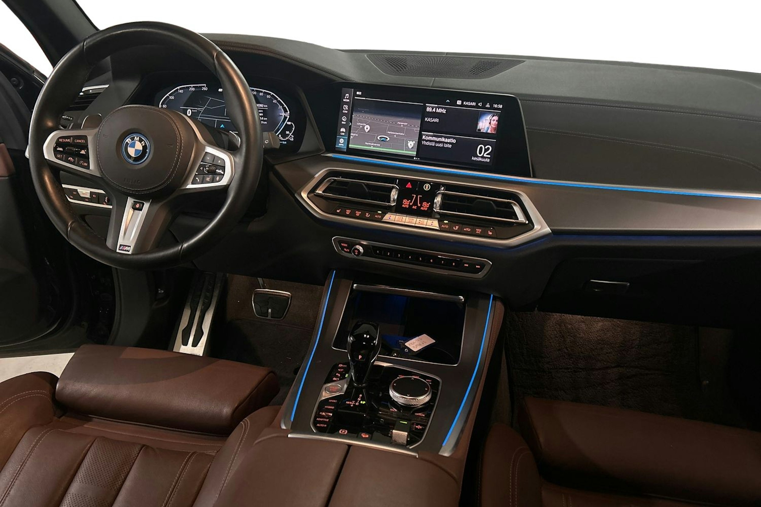 Musta BMW X5 2022 kuva 9.