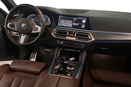 Musta BMW X5 2022 kuva 9.