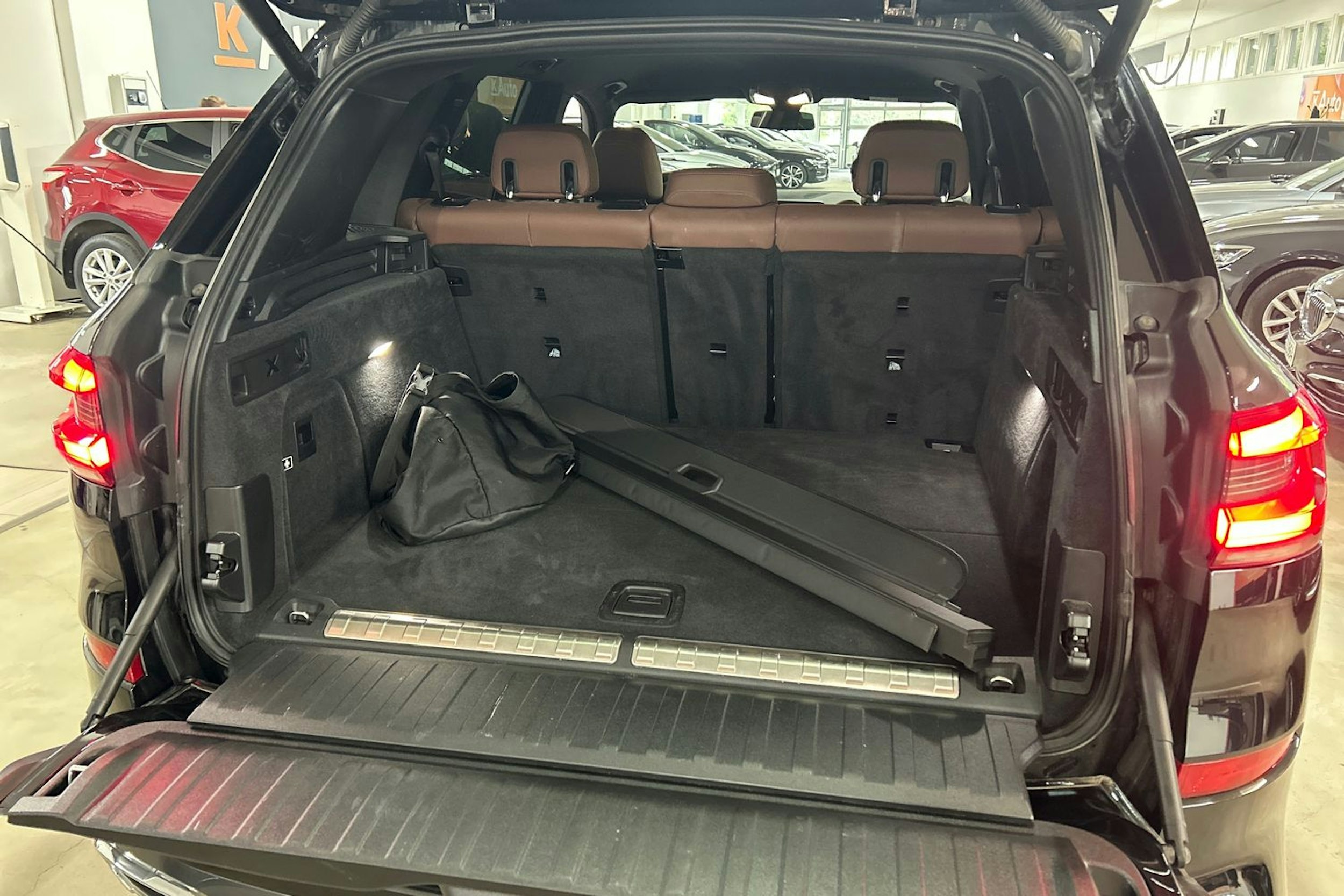Musta BMW X5 2022 kuva 14.