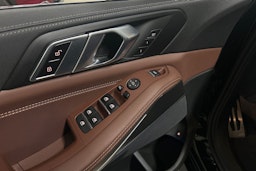 Musta BMW X5 2022 kuva 34.