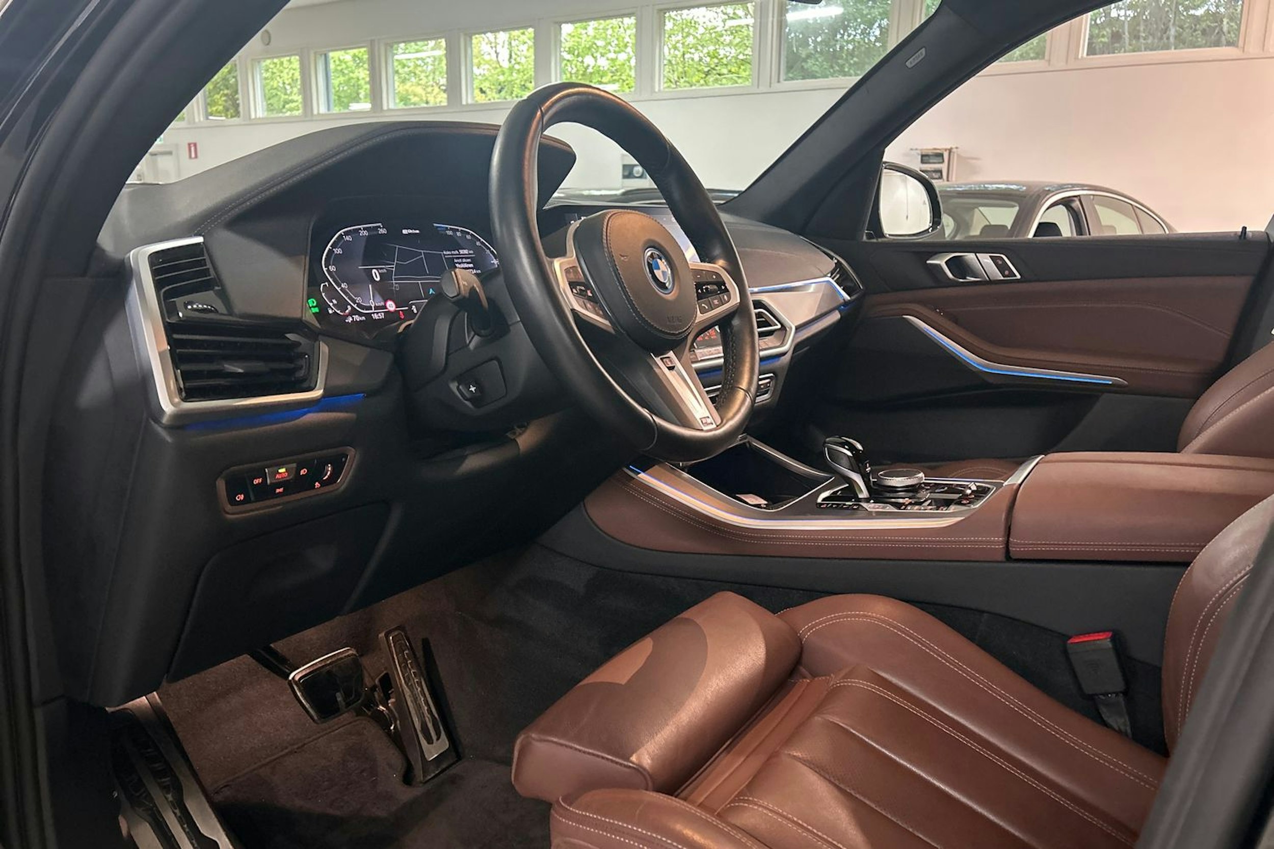 Musta BMW X5 2022 kuva 35.