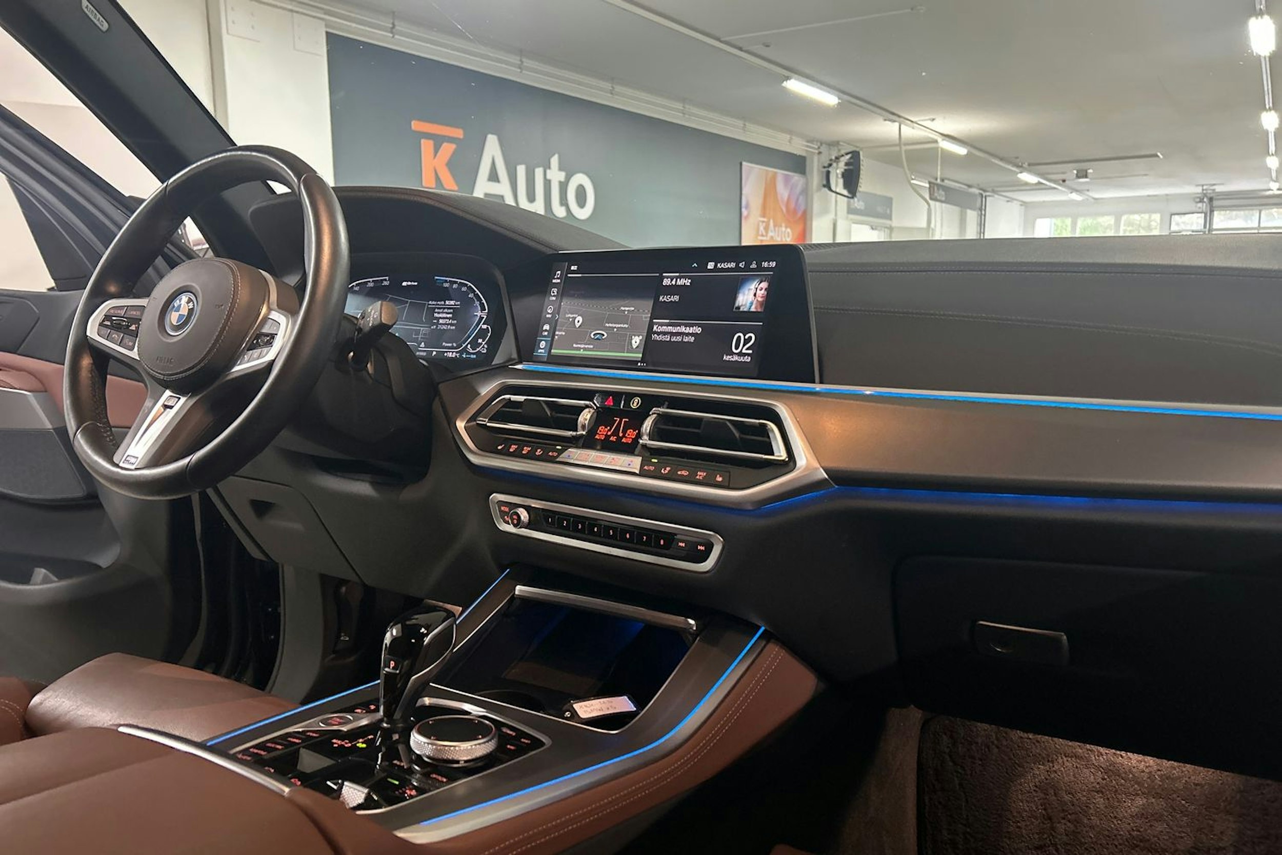 Musta BMW X5 2022 kuva 37.