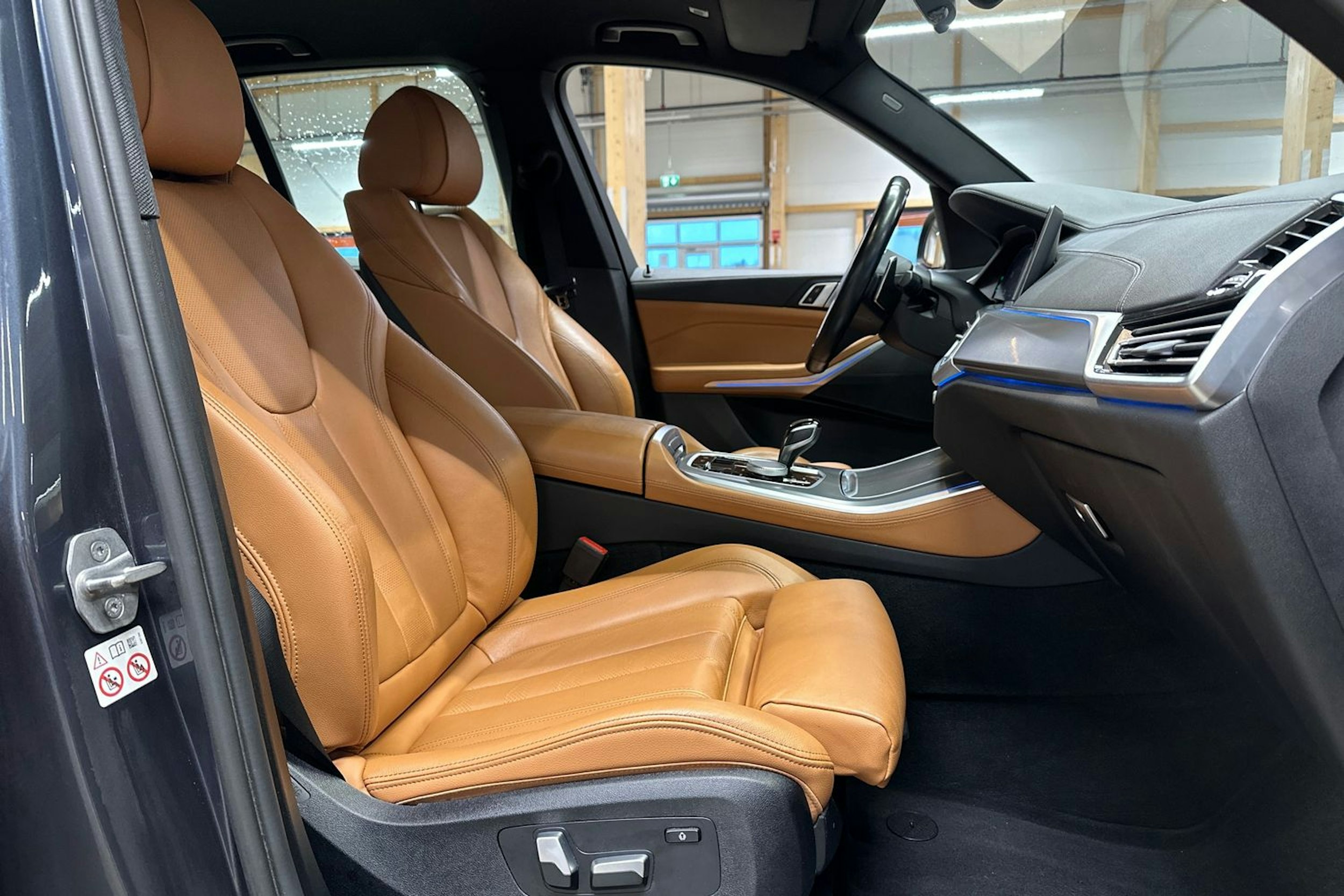 harmaa BMW X5 2022 kuva 14.