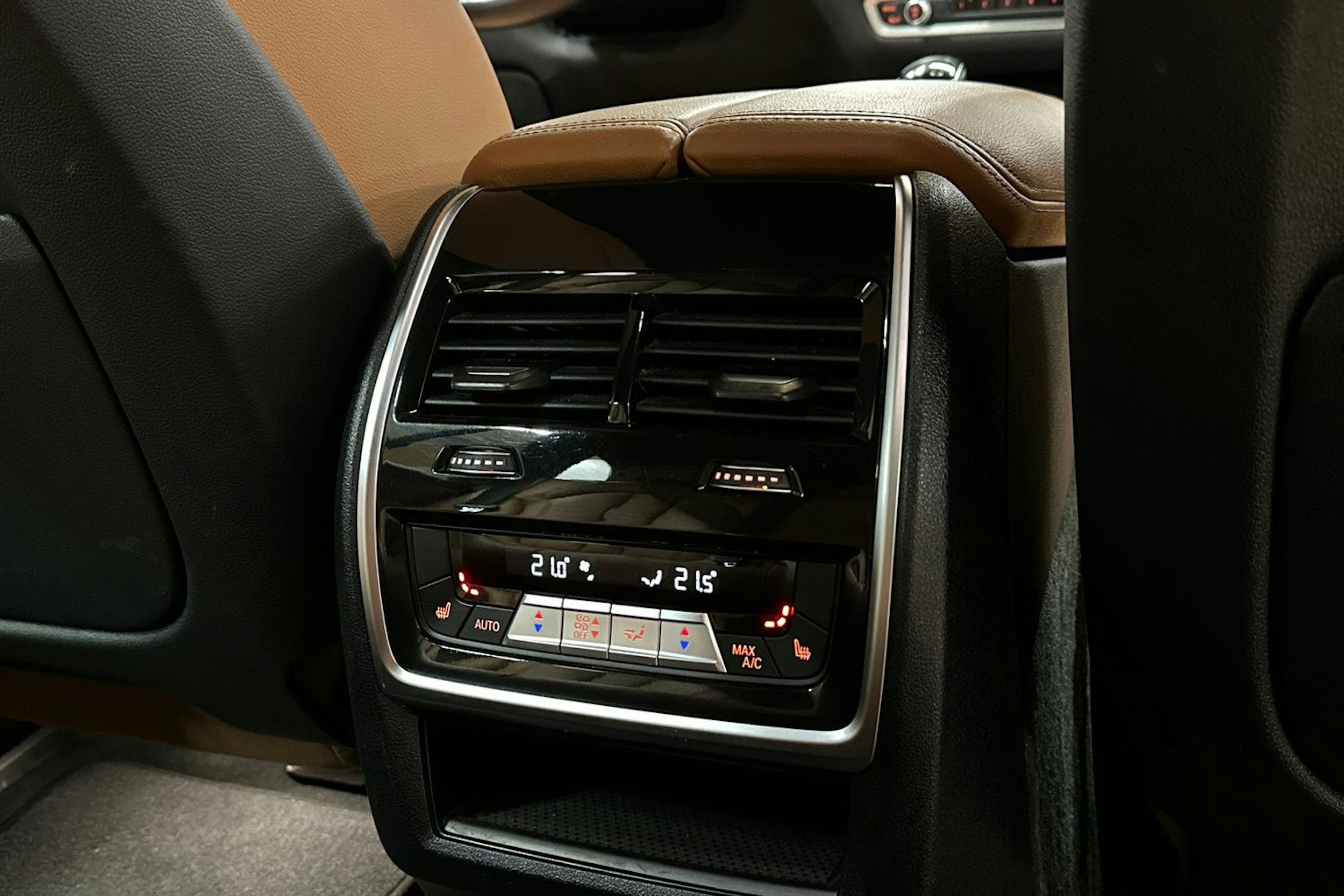 harmaa BMW X5 2022 kuva 16.