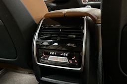 harmaa BMW X5 2022 kuva 16.