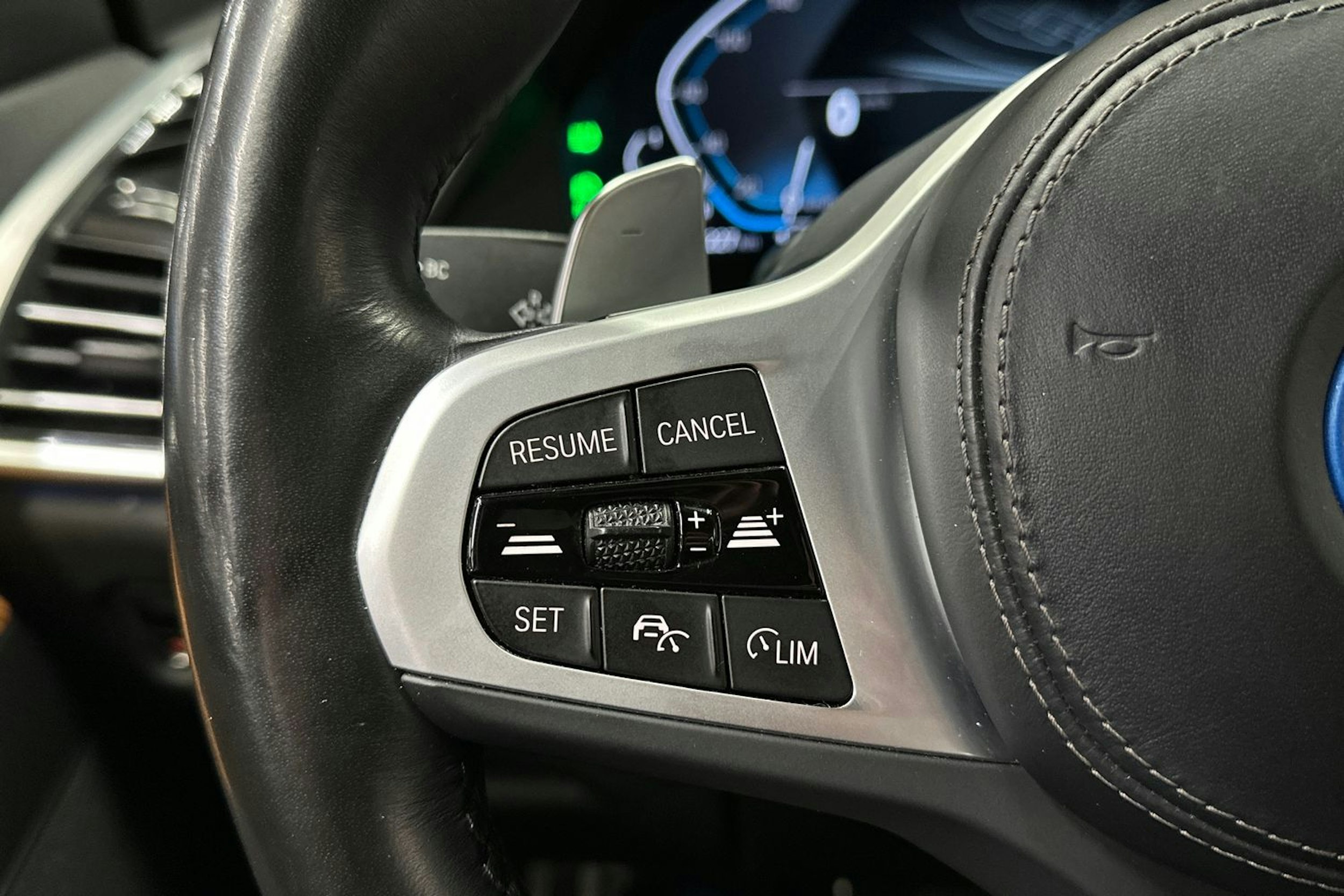 harmaa BMW X5 2022 kuva 30.