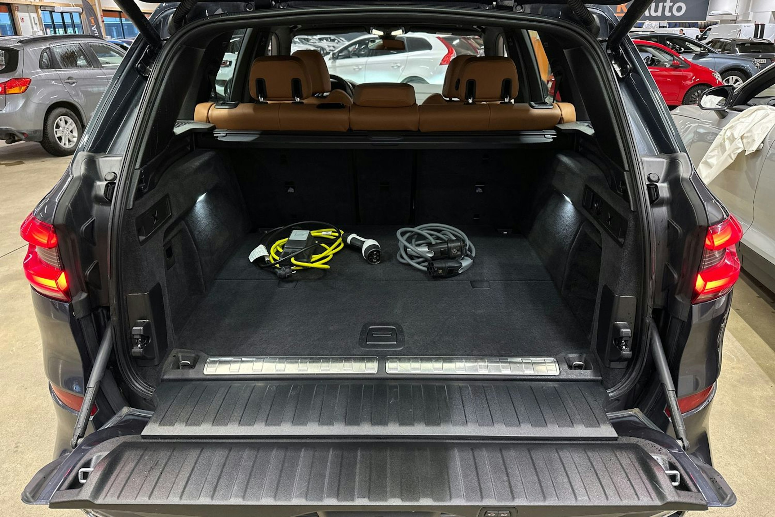 harmaa BMW X5 2022 kuva 35.