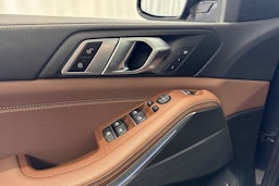 harmaa BMW X5 2022 kuva 24.