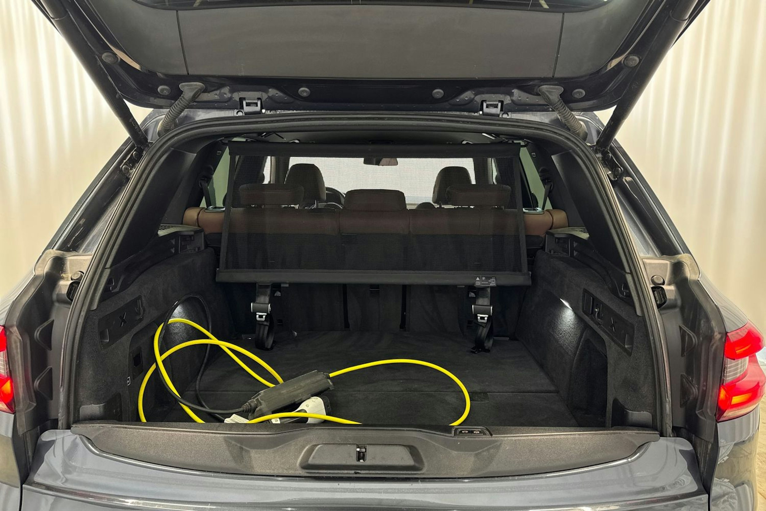 harmaa BMW X5 2022 kuva 27.