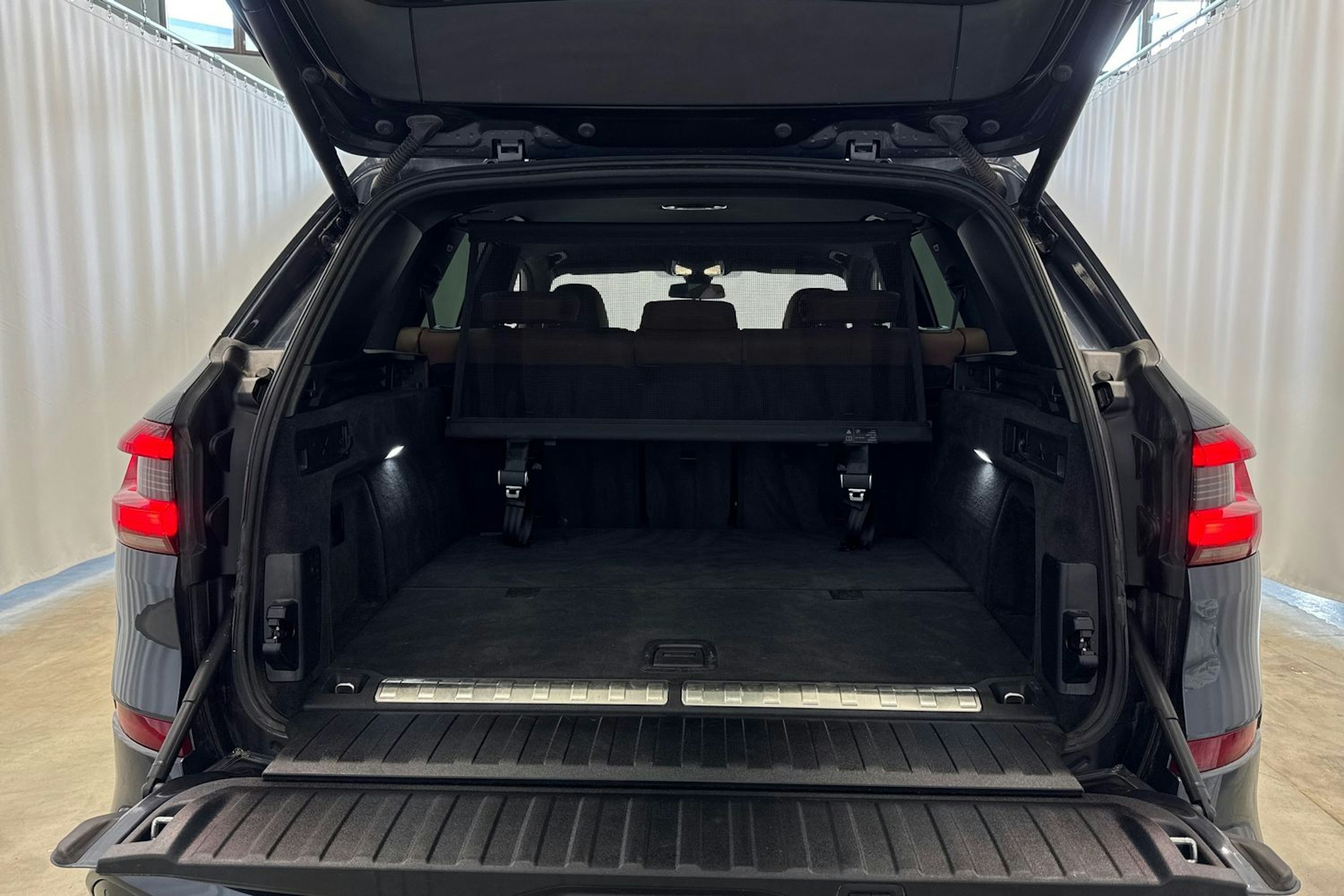 harmaa BMW X5 2022 kuva 28.