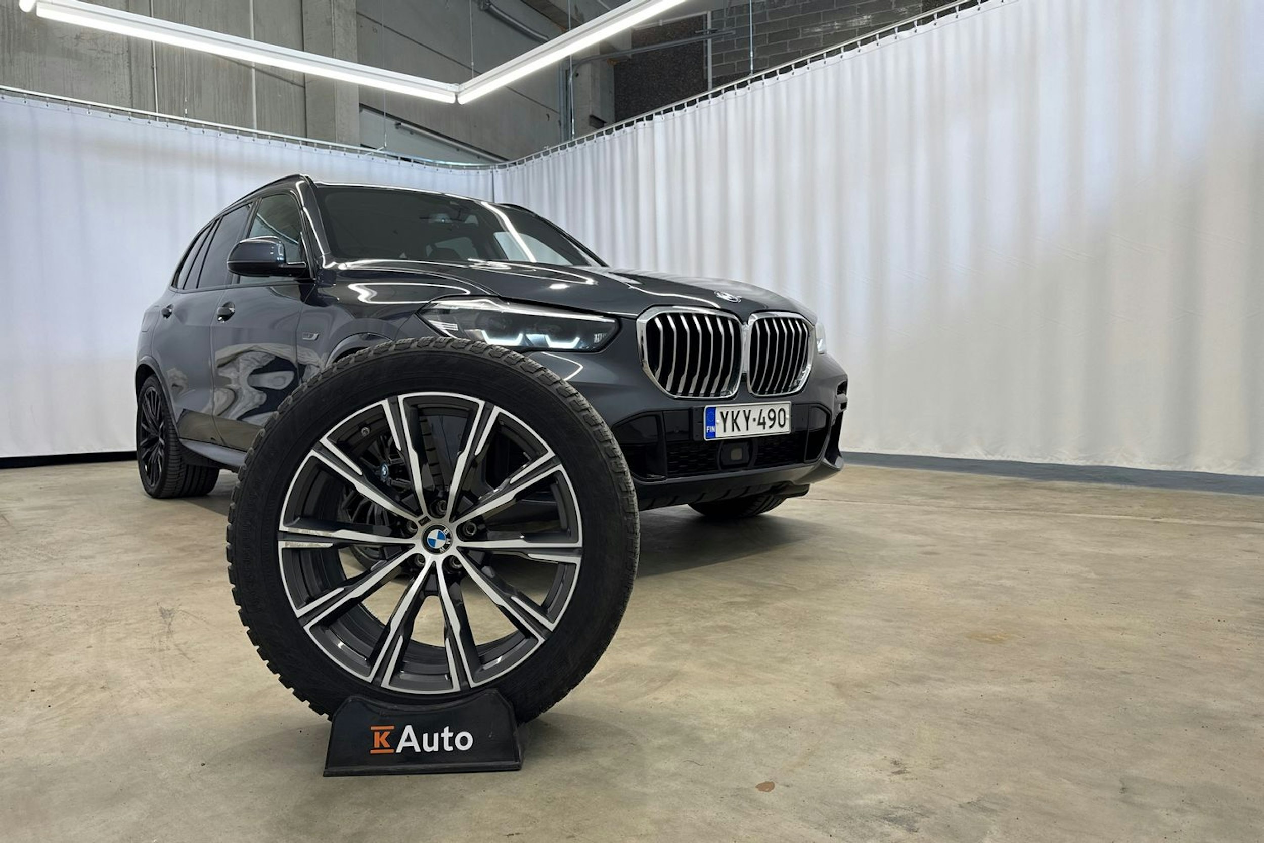 harmaa BMW X5 2022 kuva 32.