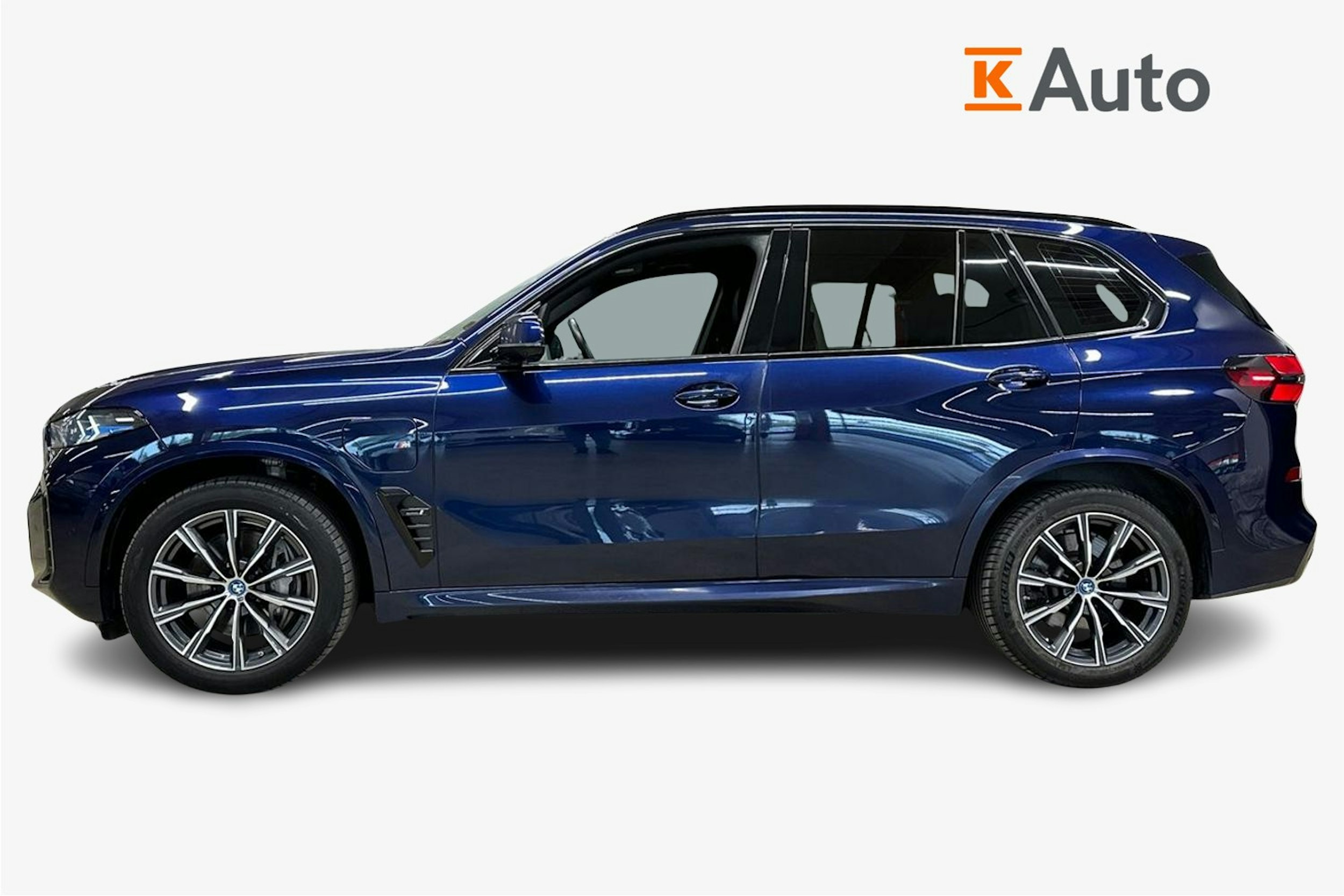 sininen BMW X5 2023 kuva 6.