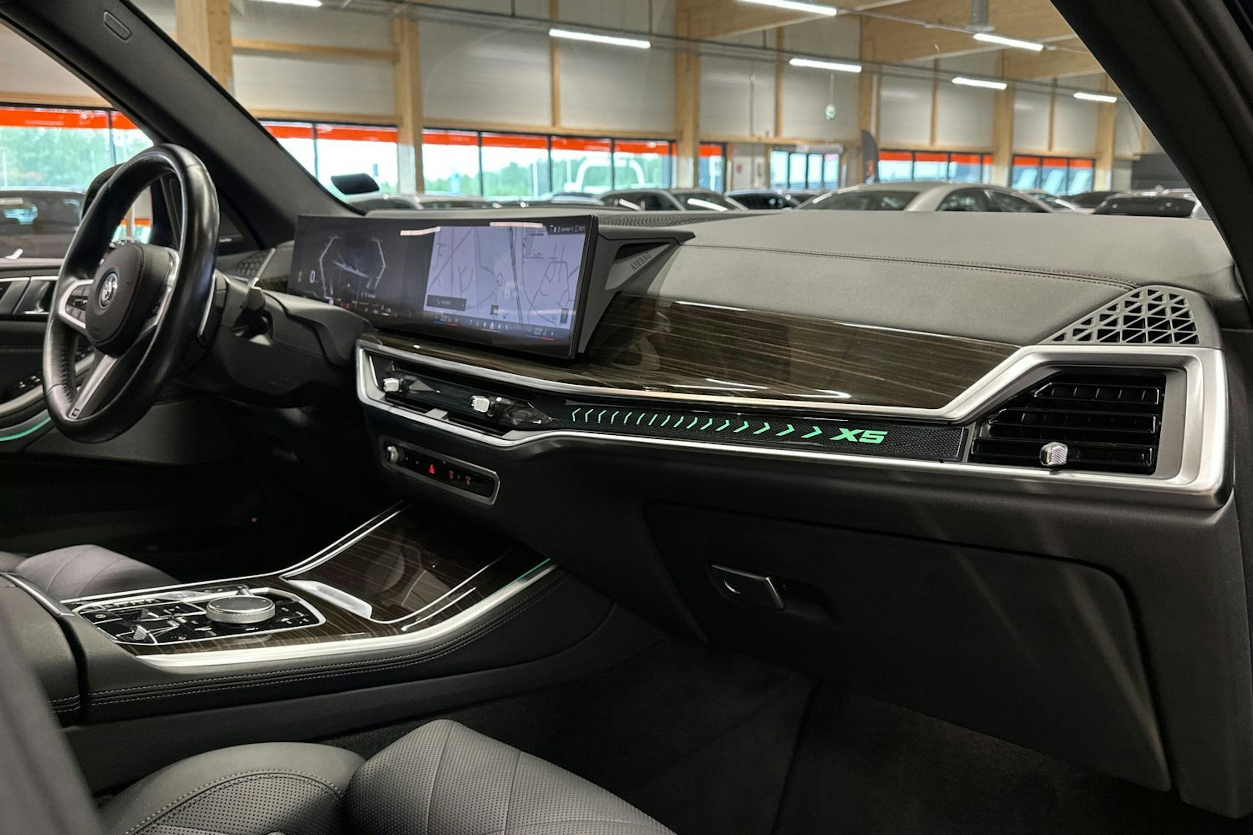 sininen BMW X5 2023 kuva 12.