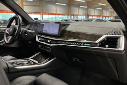 sininen BMW X5 2023 kuva 12.