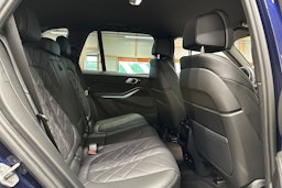sininen BMW X5 2023 kuva 15.