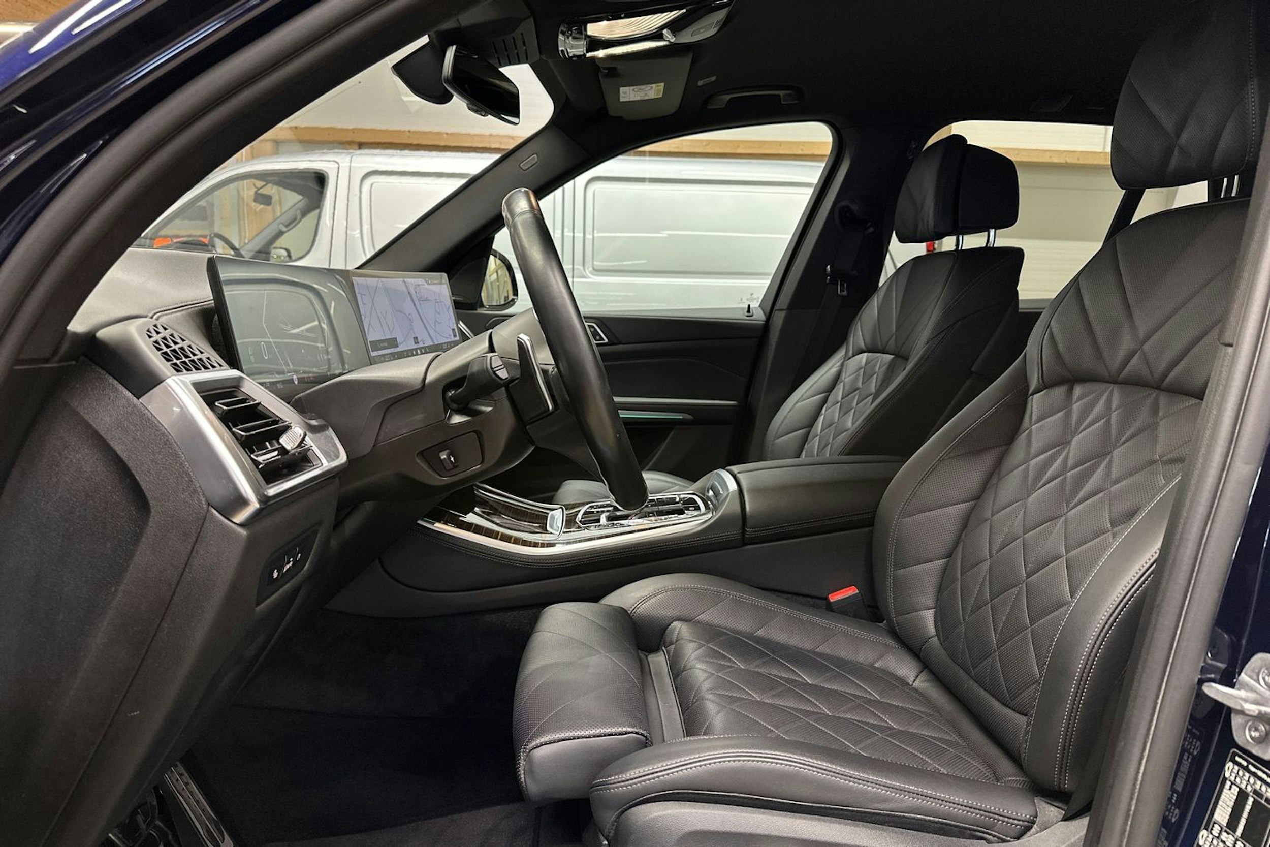 sininen BMW X5 2023 kuva 16.