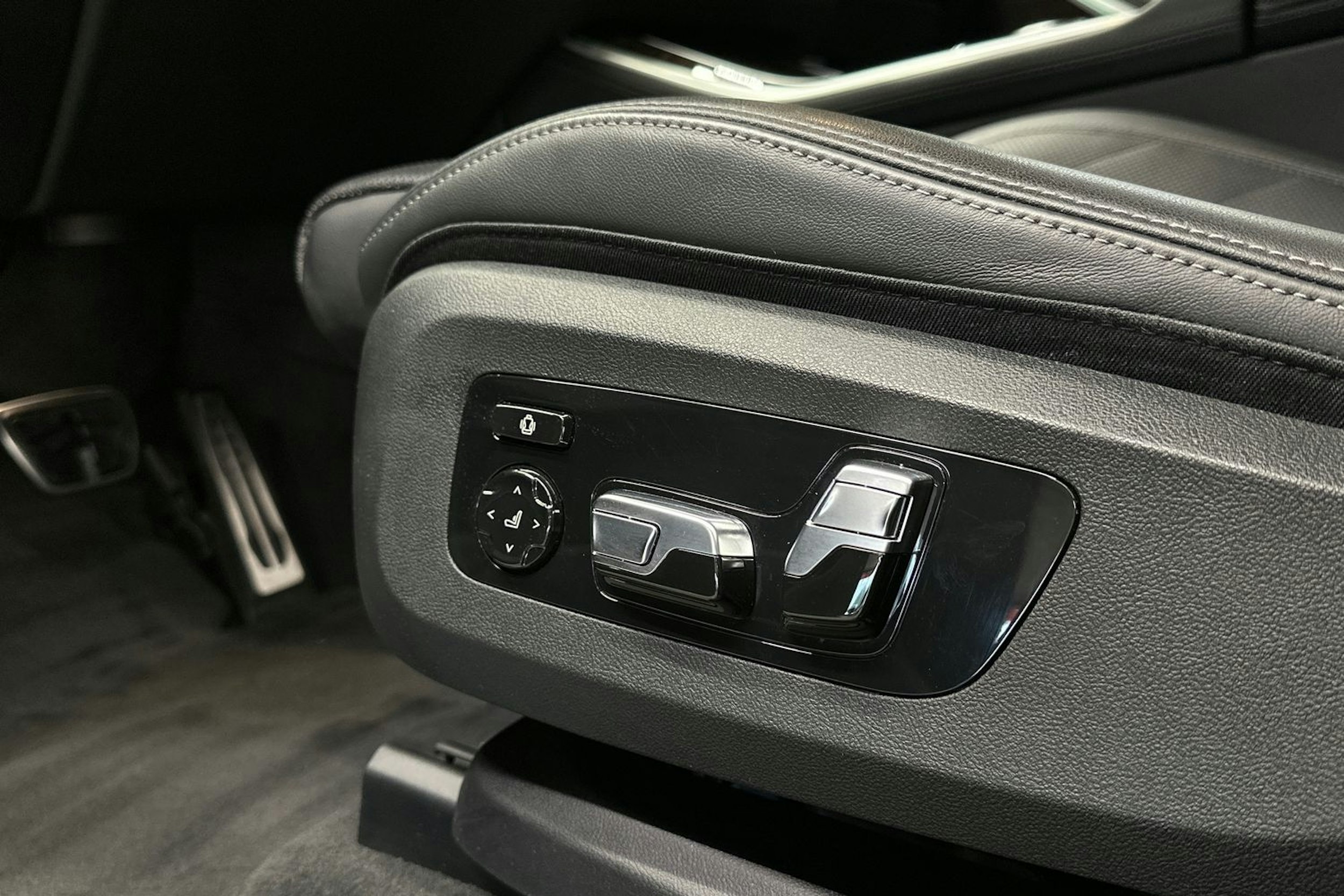 sininen BMW X5 2023 kuva 17.