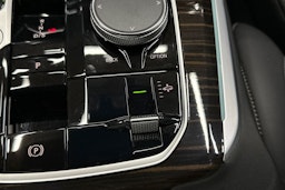 sininen BMW X5 2023 kuva 27.