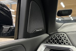 sininen BMW X5 2023 kuva 32.