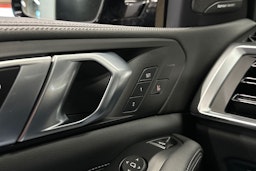 sininen BMW X5 2023 kuva 33.