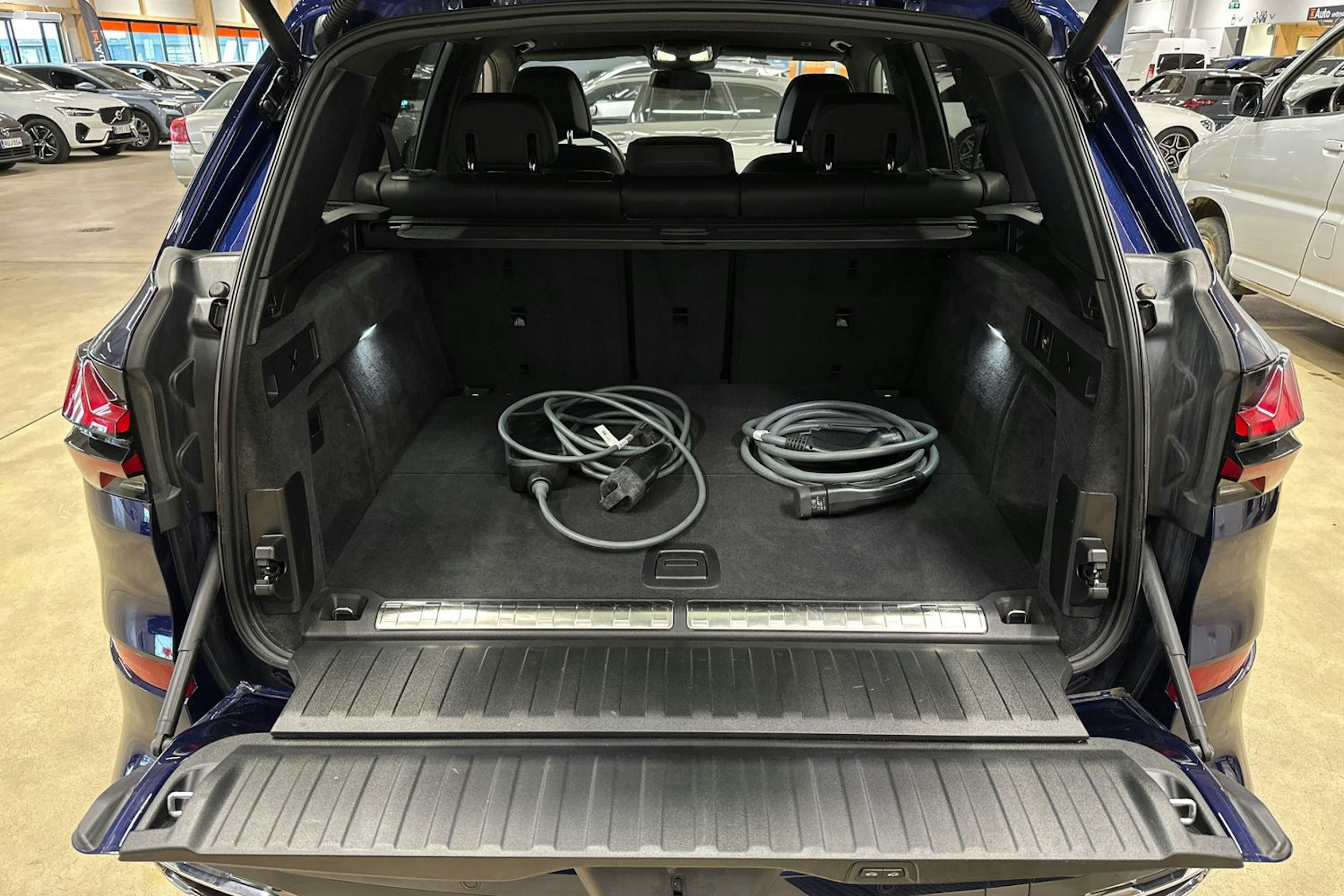 sininen BMW X5 2023 kuva 35.