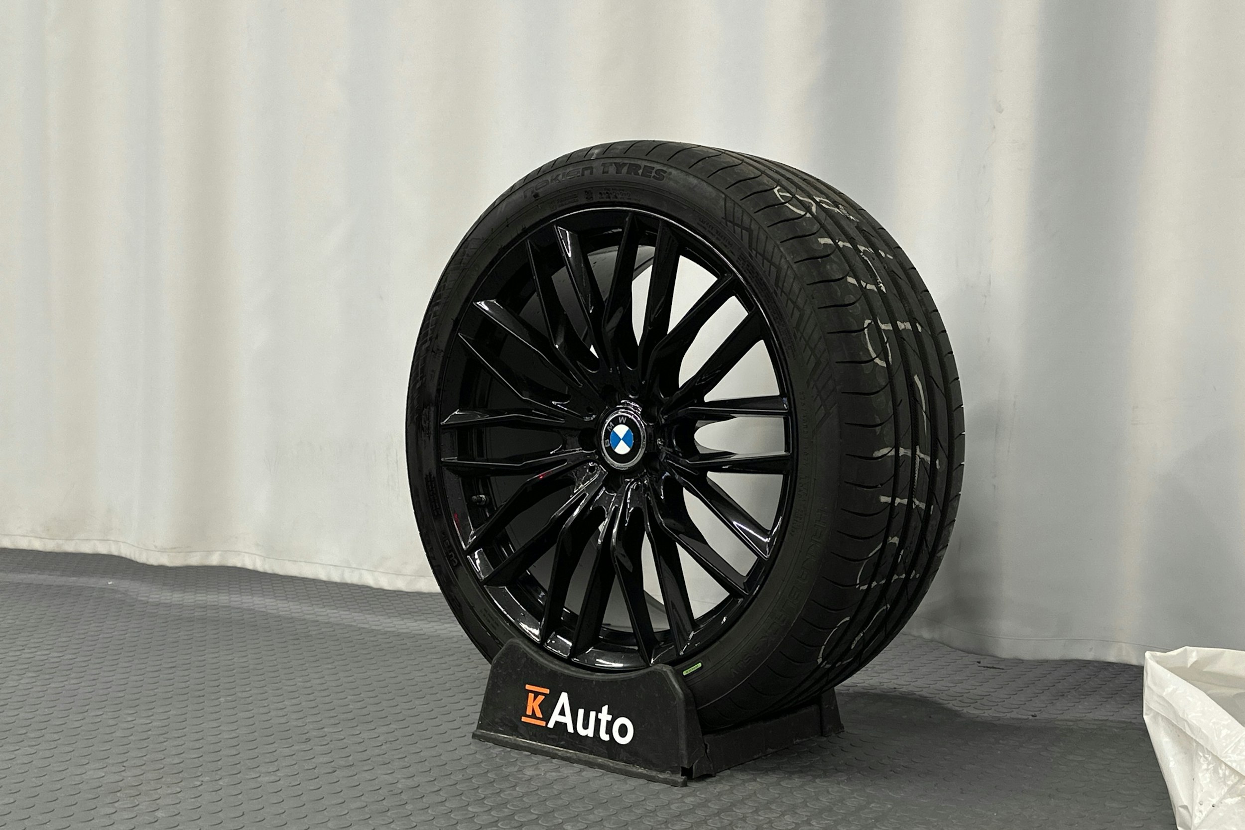 harmaa BMW X5 2023 kuva 13.