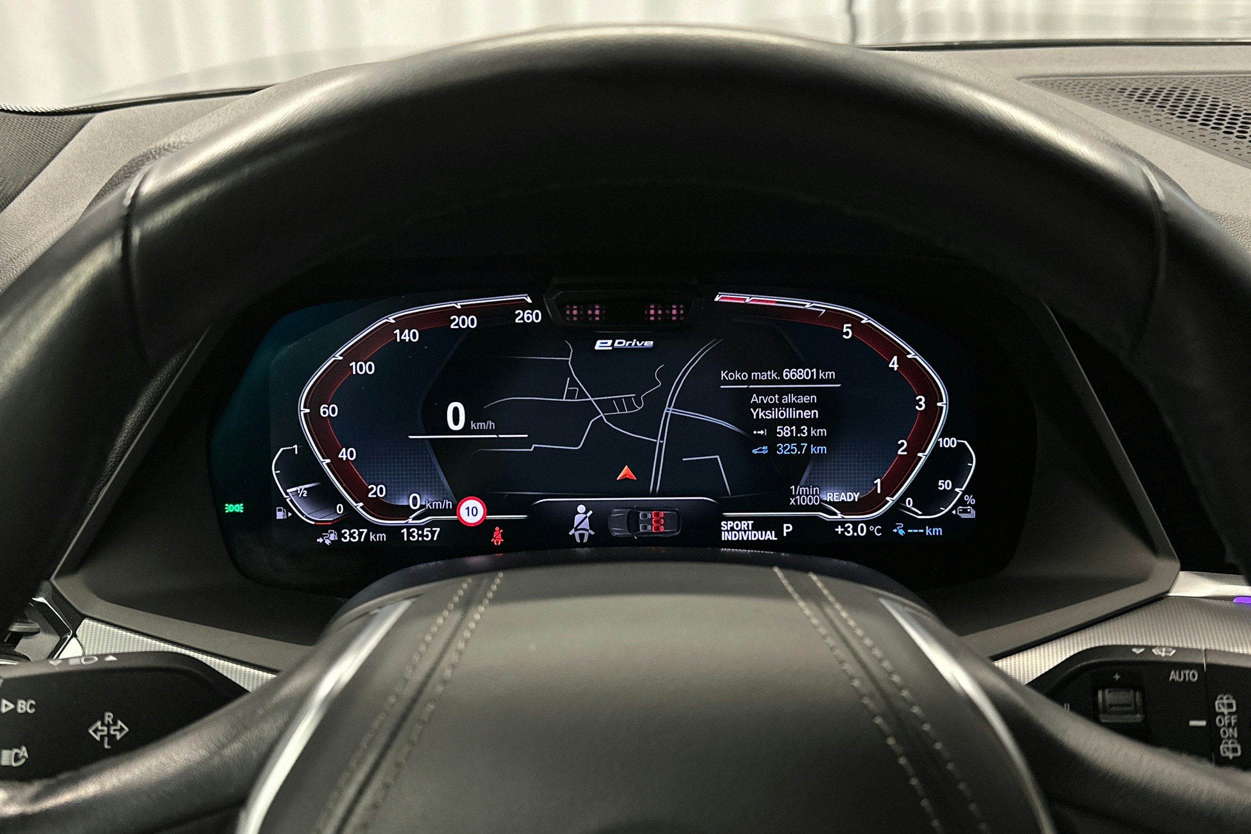 harmaa BMW X5 2023 kuva 17.