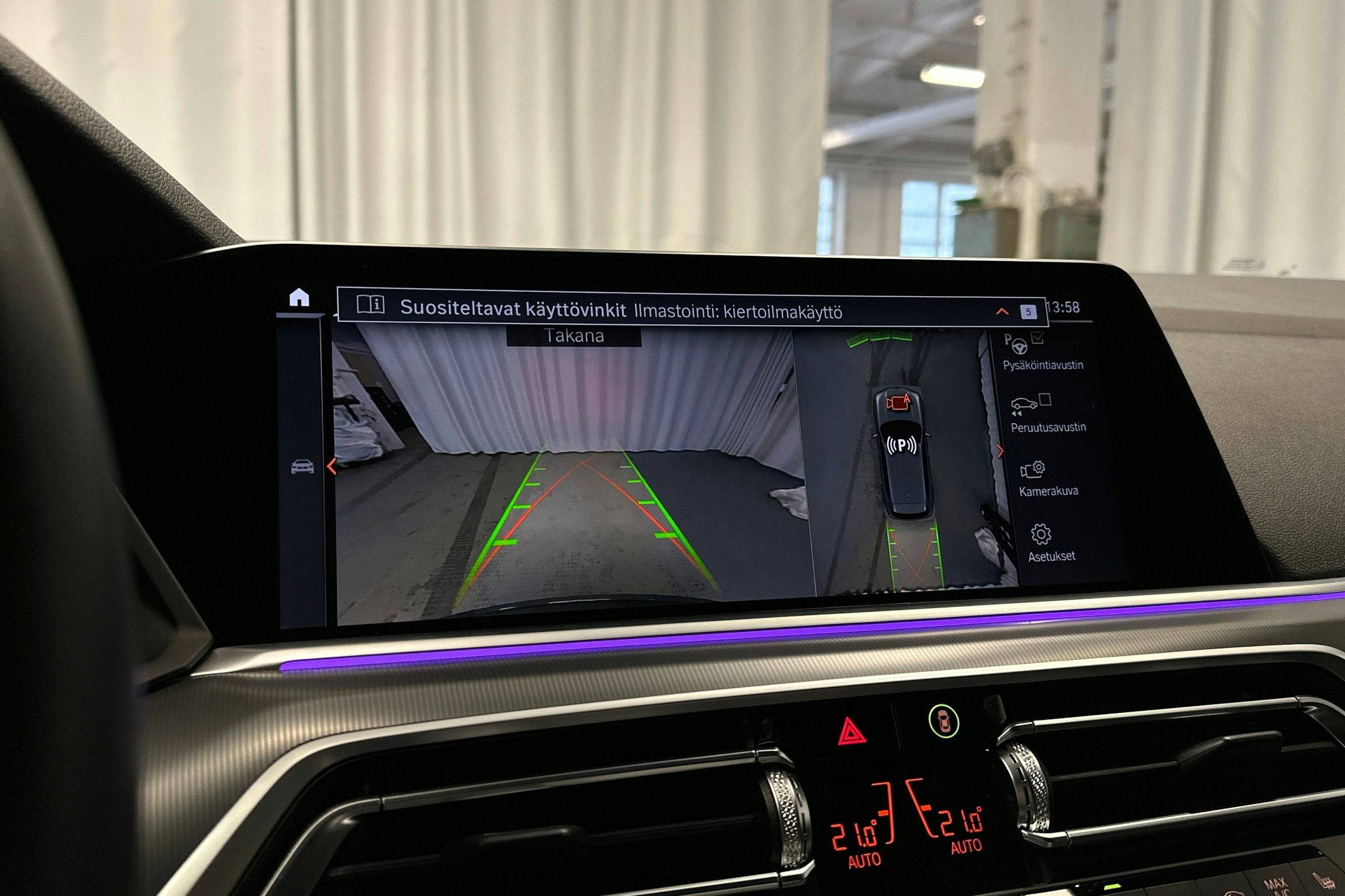 harmaa BMW X5 2023 kuva 19.