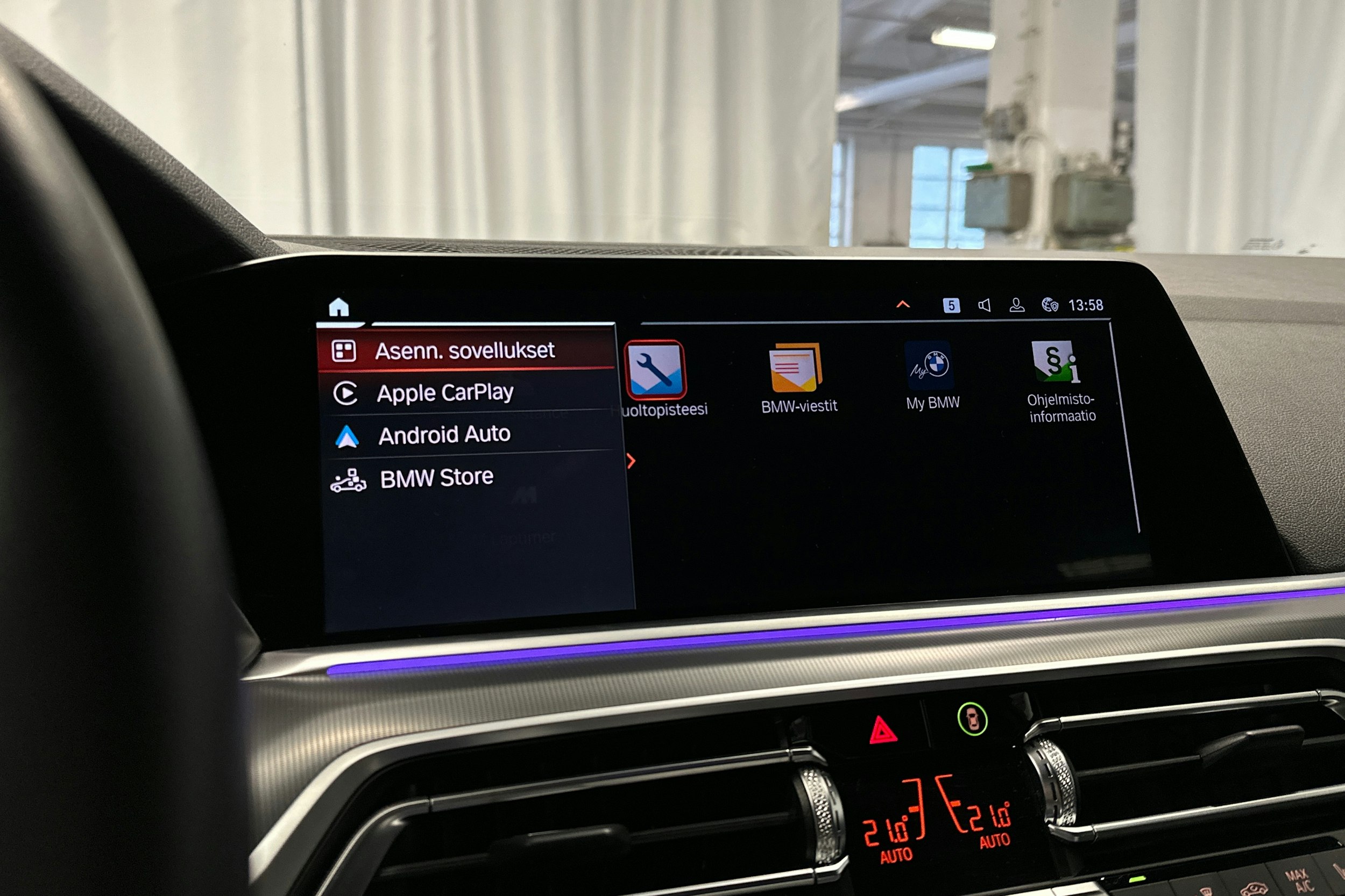 harmaa BMW X5 2023 kuva 21.