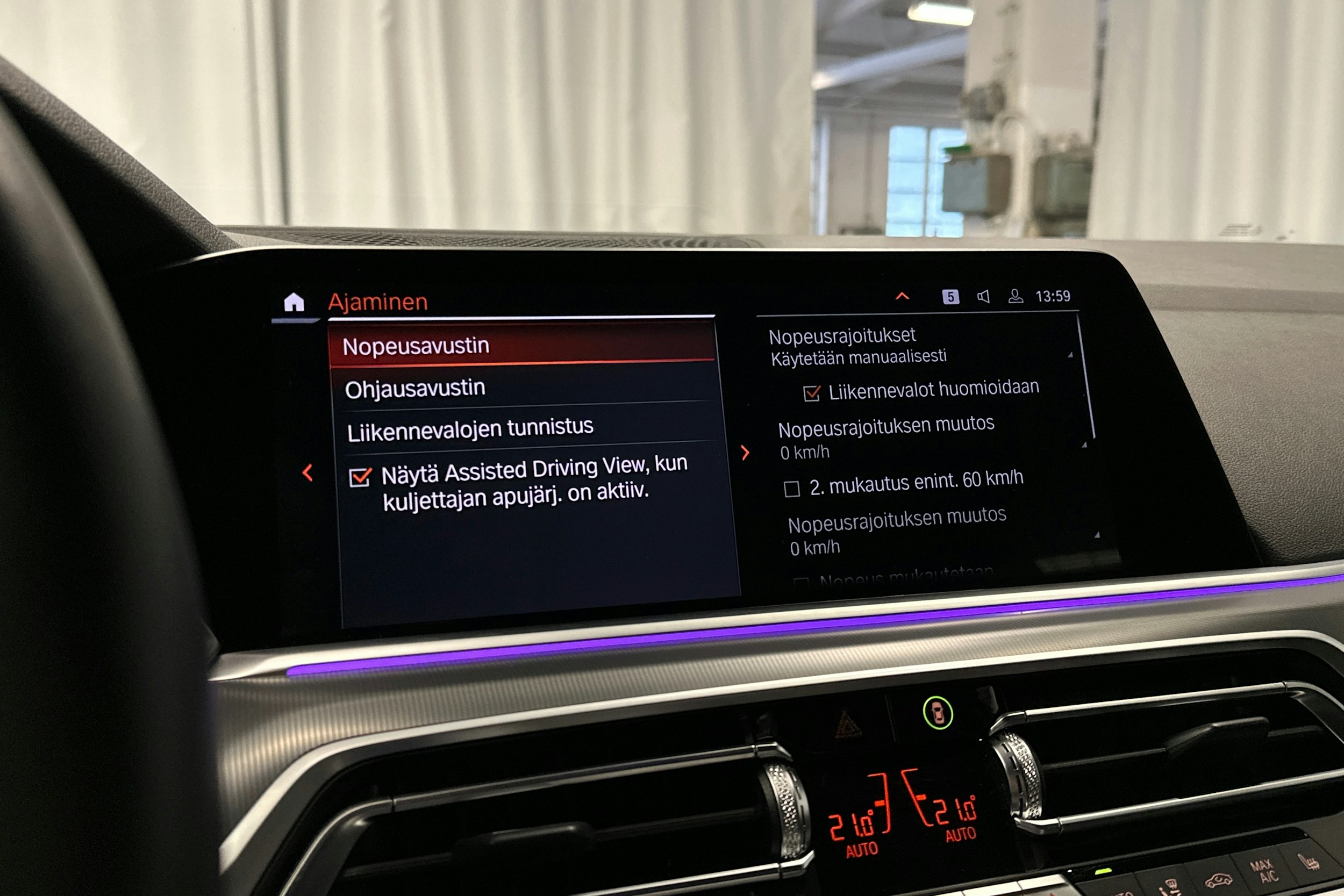 harmaa BMW X5 2023 kuva 24.