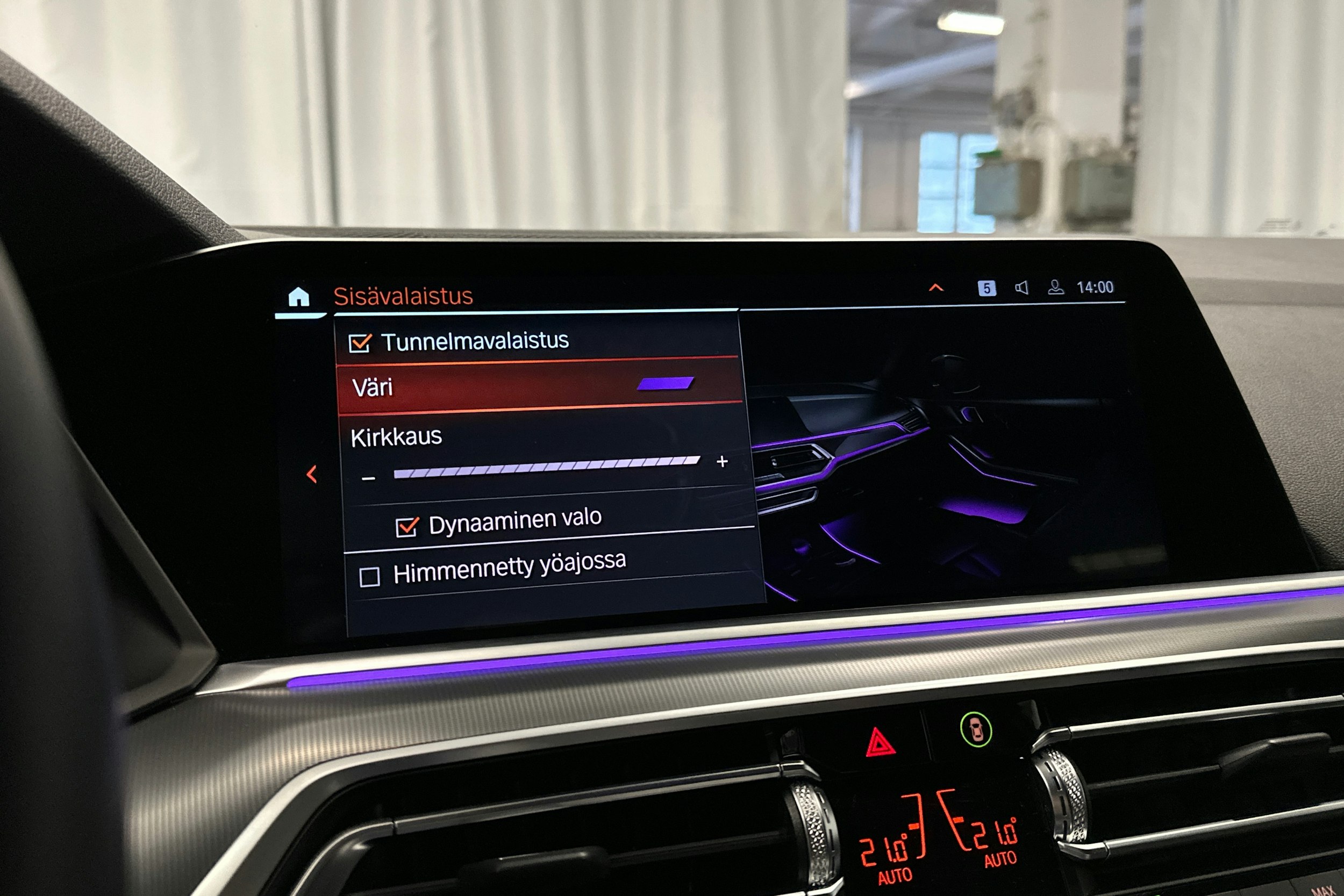 harmaa BMW X5 2023 kuva 27.