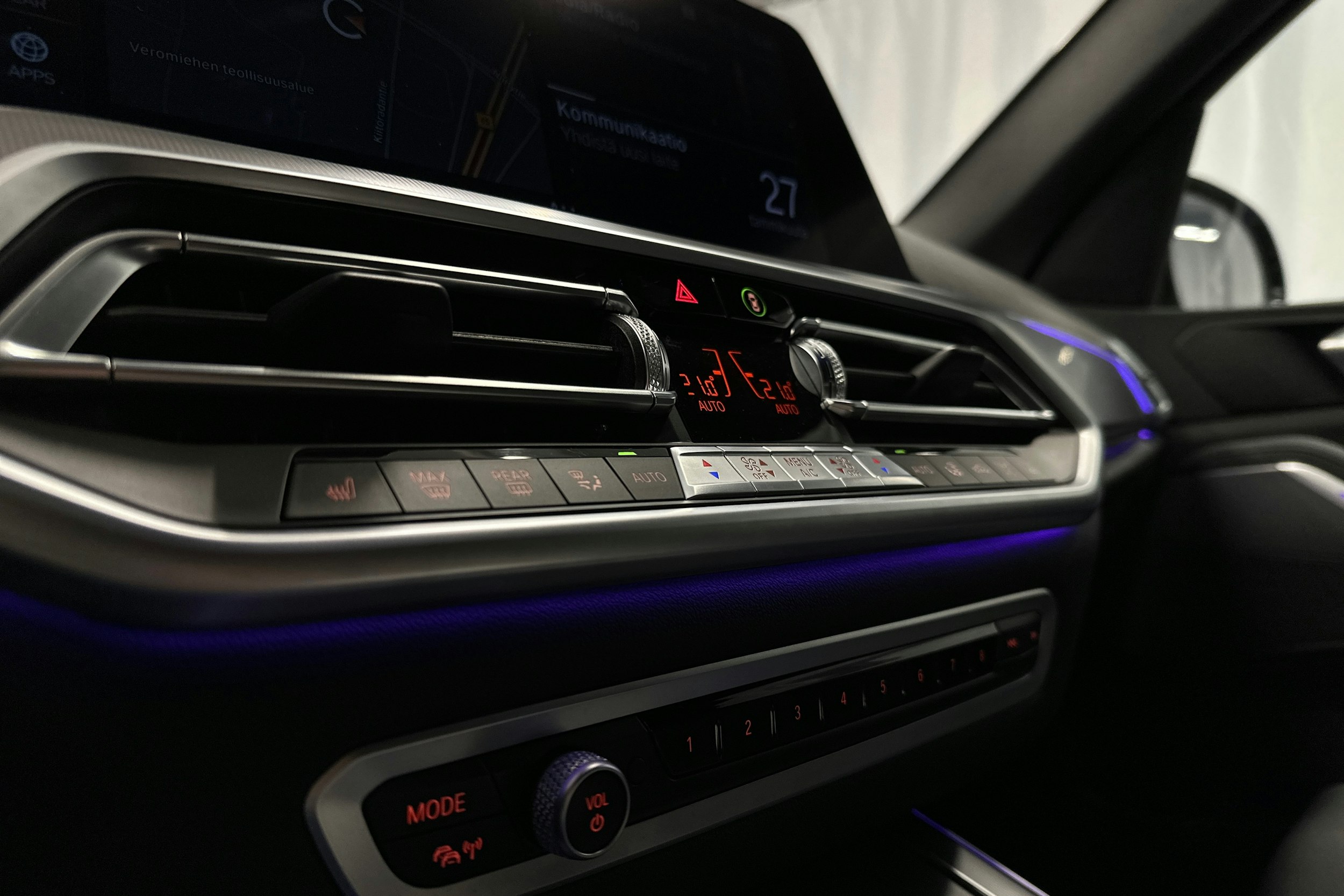 harmaa BMW X5 2023 kuva 28.