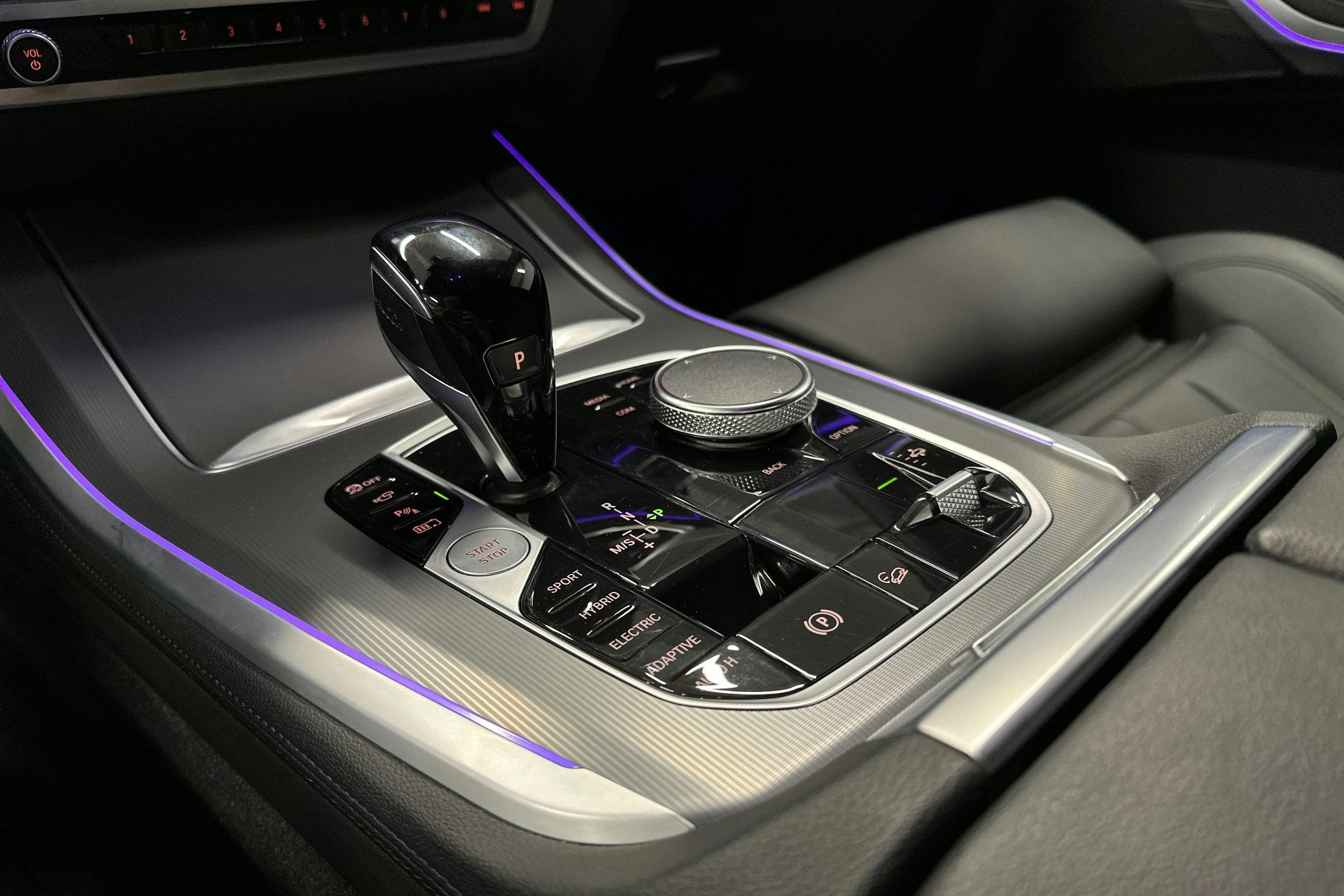 harmaa BMW X5 2023 kuva 29.