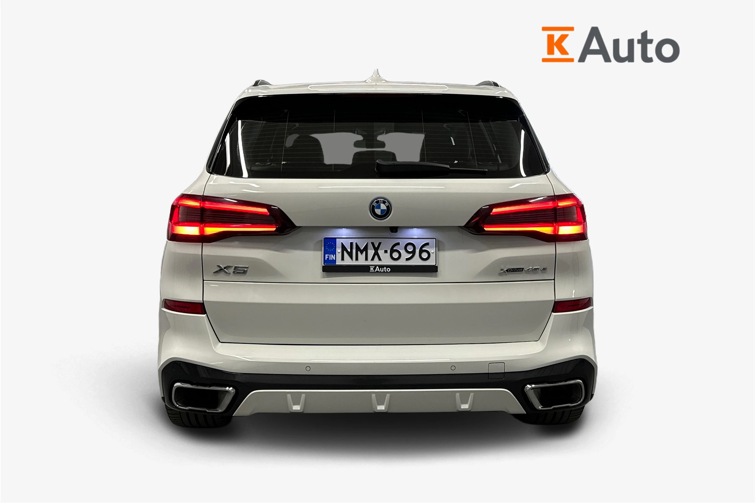 valkoinen BMW X5 2023 kuva 4.