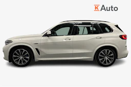 valkoinen BMW X5 2023 kuva 7.