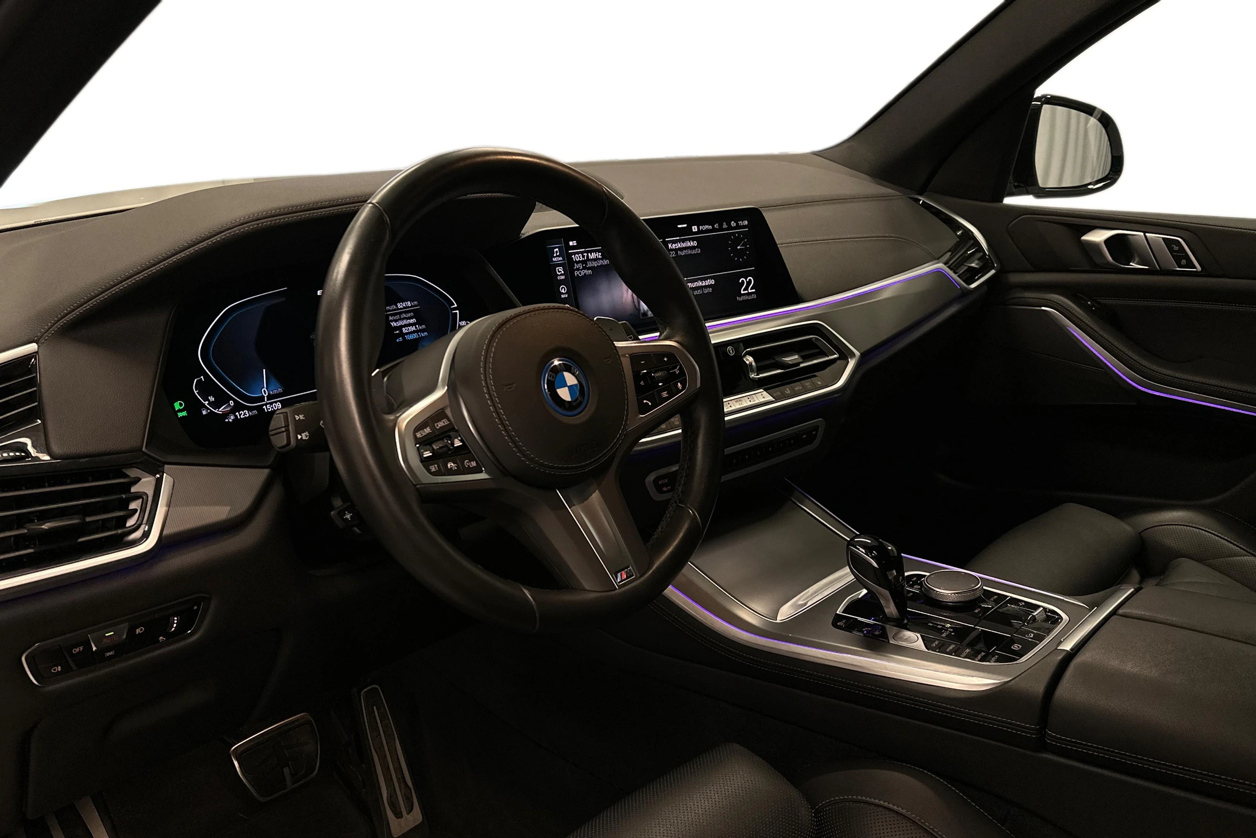 valkoinen BMW X5 2023 kuva 8.