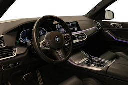 valkoinen BMW X5 2023 kuva 8.