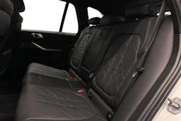 valkoinen BMW X5 2023 kuva 11.