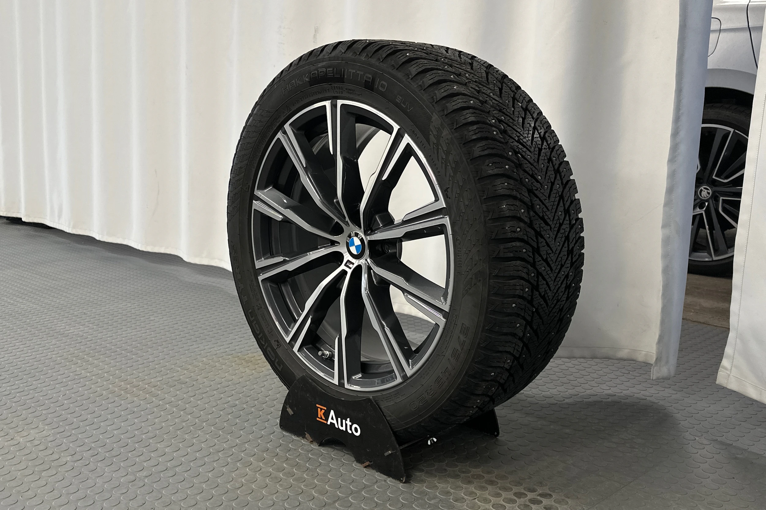 valkoinen BMW X5 2023 kuva 13.