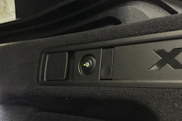 valkoinen BMW X5 2023 kuva 17.