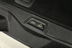 valkoinen BMW X5 2023 kuva 18.
