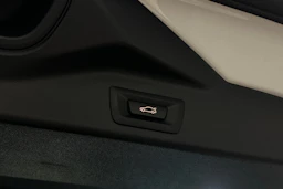 valkoinen BMW X5 2023 kuva 19.