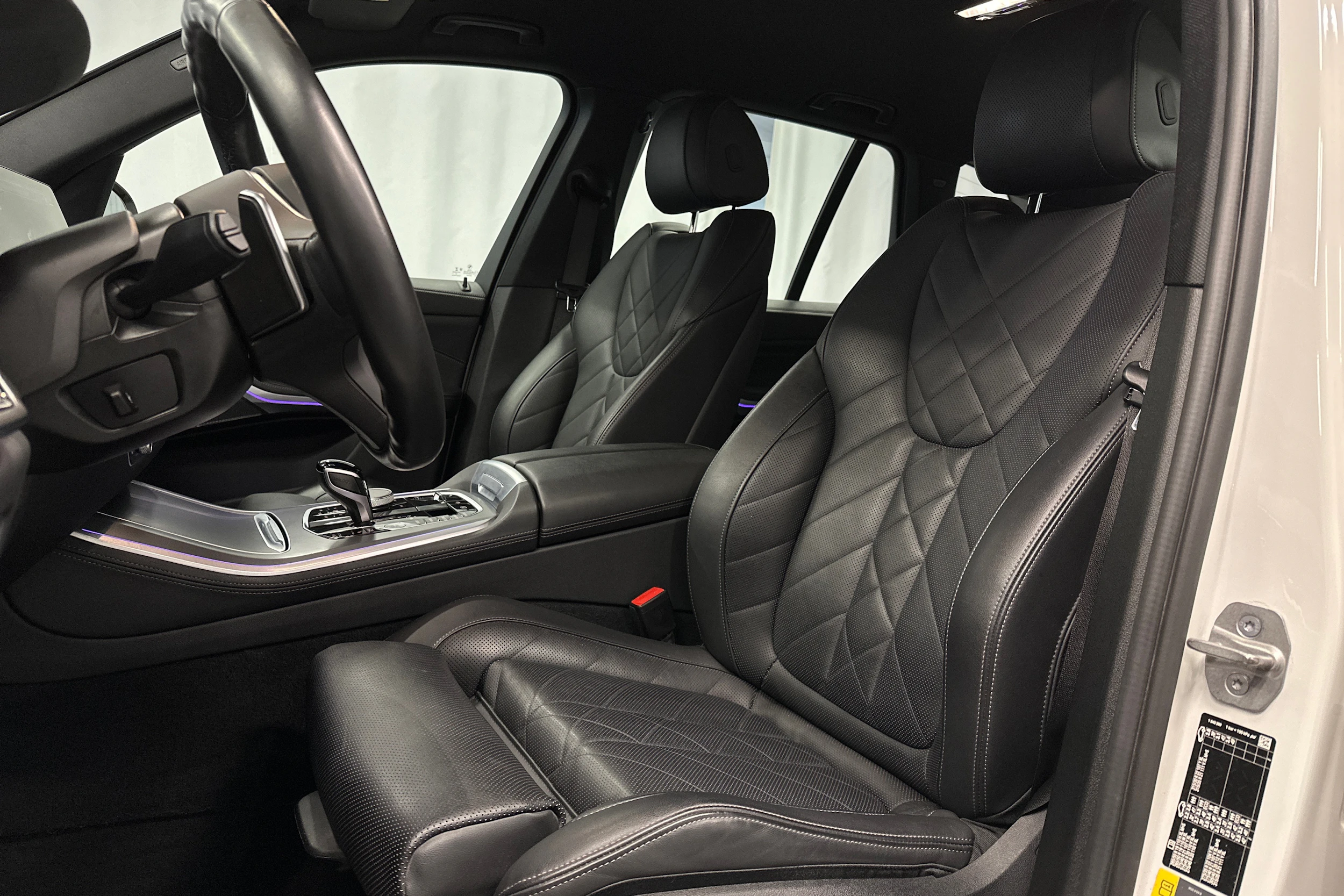 valkoinen BMW X5 2023 kuva 20.