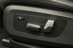 valkoinen BMW X5 2023 kuva 21.