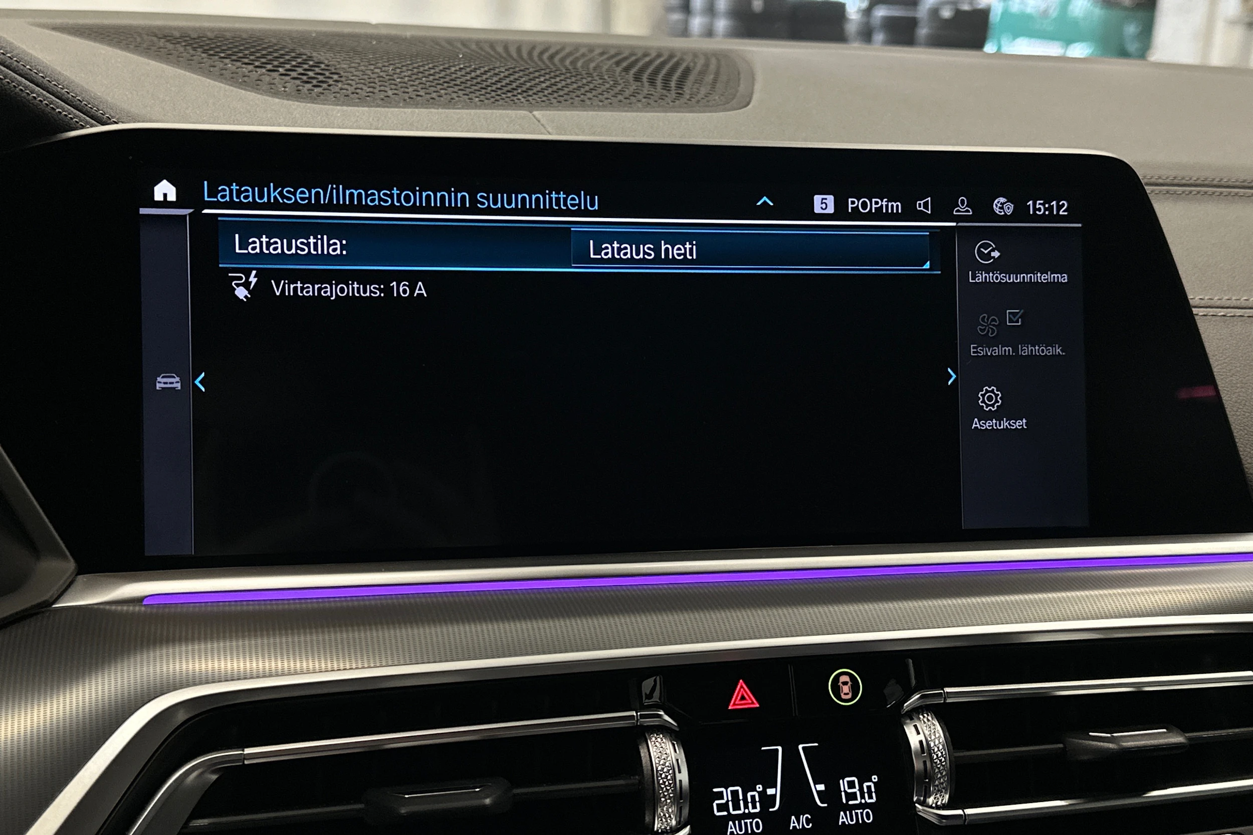 valkoinen BMW X5 2023 kuva 32.