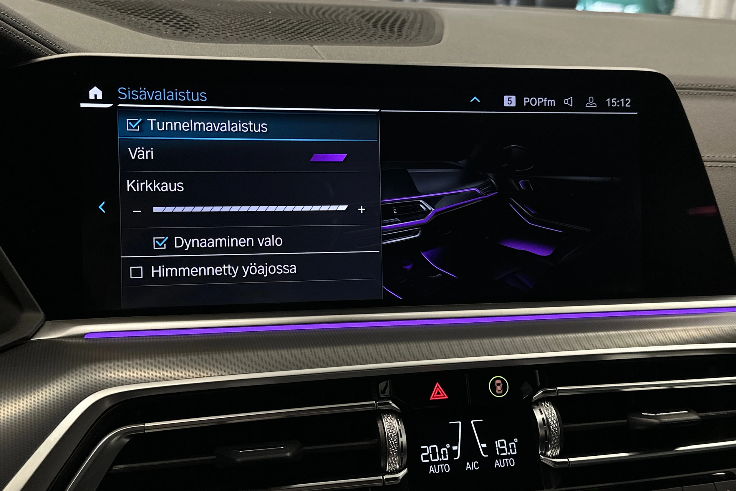 valkoinen BMW X5 2023 kuva 34.