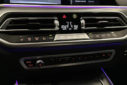 valkoinen BMW X5 2023 kuva 37.