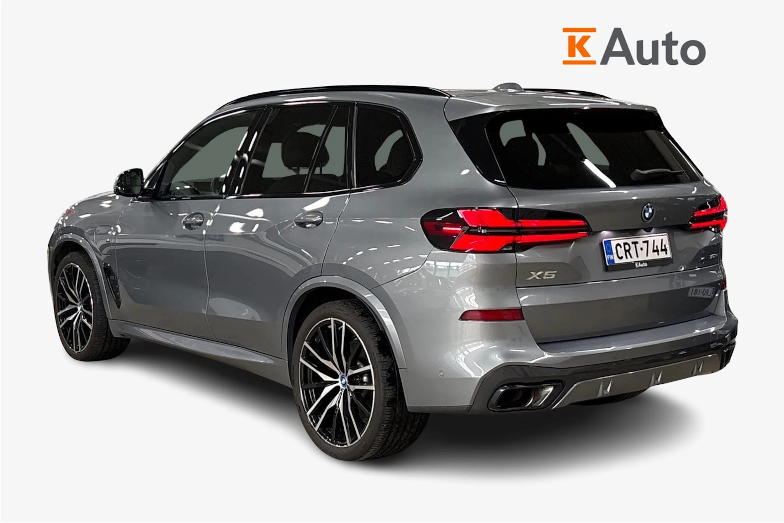 Harmaa BMW X5 2024 kuva 3.