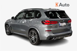 Harmaa BMW X5 2024 kuva 3.